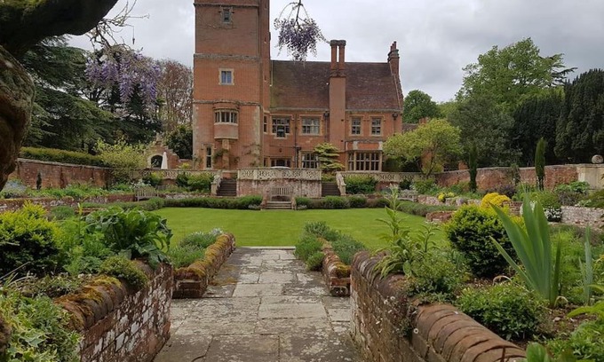 Newmarket Apartment | Spacious Country House Apartment
