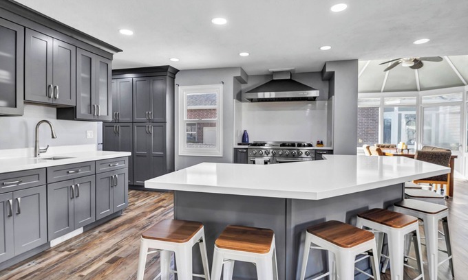 Orem House | Spacious Country Style Home with Gourmet Kitchen, perfect for large groups!