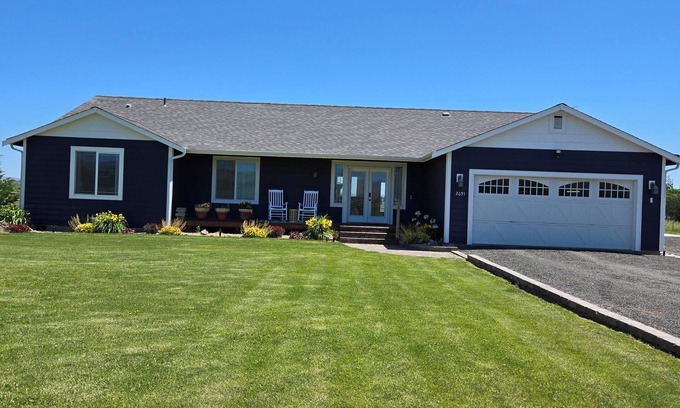 Brownstown House | Spacious County home, lg yard & patio w/mountain views. Near trails & wineries