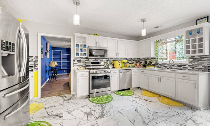 Snellville House | Spacious & Cozy 4BR/2.5 Home Perfect For Traveling Professionals & Famalies