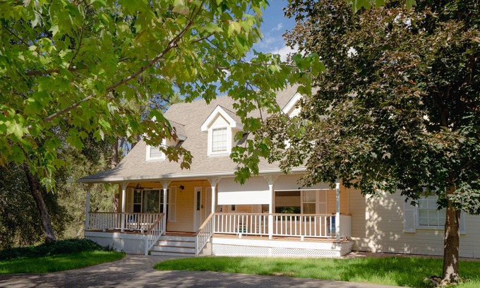 Oakhurst Cottage | Spacious Cozy Family Cottage - Bass Lake - Yosemite