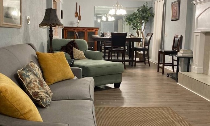 Lynn Haven House | SPACIOUS COZY HOME 5BD/2BTH SLEEPS 11 CLOSE TO THE BEACHES