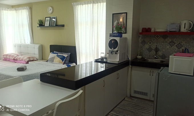 Kampung Telaga Nibong Apartment | Spacious & Cozy Studio W/ POOL 5min to Pasar Siti Khadijah. Free WI-FI, NETFLIX