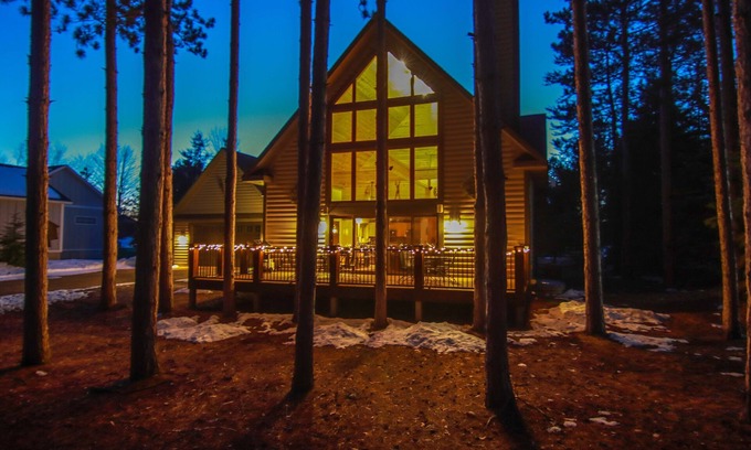 Thompsonville Cabin | Spacious Crystal Mountain Resort Cabin w/Game Rm! Minutes to Ski/Golf/Spa/Pool!