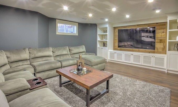 Etobicoke House | Spacious Custom Home Near Downtown Toronto