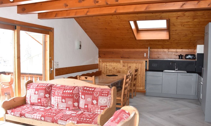 Champagny-en-Vanoise Apartment | Spacious Duplex in Chalet with Terrace, Garage & Parking - Close to Center & Slopes