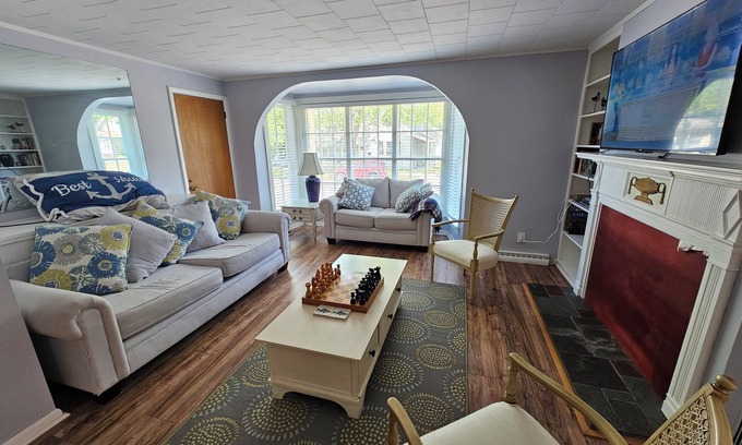Manistee Apartment | Spacious Decorated Apartment: Your Perfect Stylish Living Space