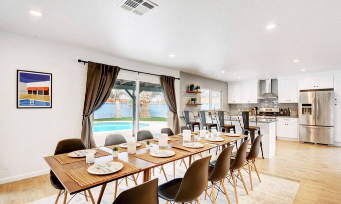 Paradise House | Spacious Designer Modern Oasis w/Pool + Spa, Near The Strip (31+ Day Rental)