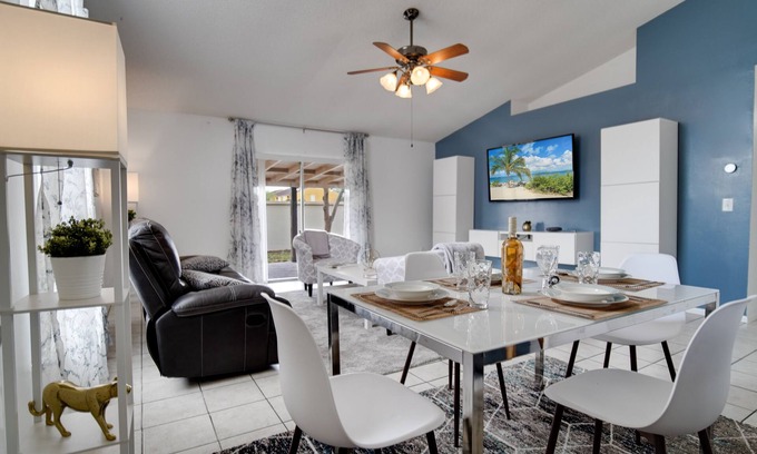 Indian Wells House | Spacious Disney Retreat - Sleeps 7 - Pet Friendly