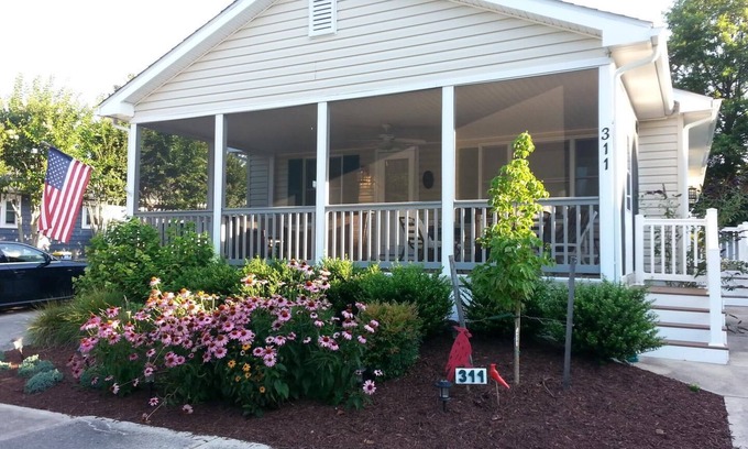 Country Club Estates House | Spacious Dog-Friendly Home w/Porch, Deck & Walk to Beach!