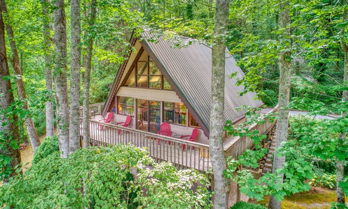 Franklin Cabin | Spacious, dog-friendly A-frame cabin with a furnished deck, gas fireplace, & AC
