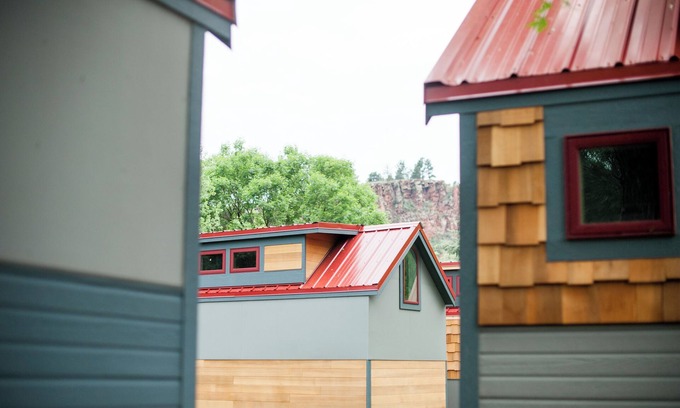 Lyons Resort | Spacious Dogwood Tiny House with Full Kitchen - near Rocky Mtn National Park