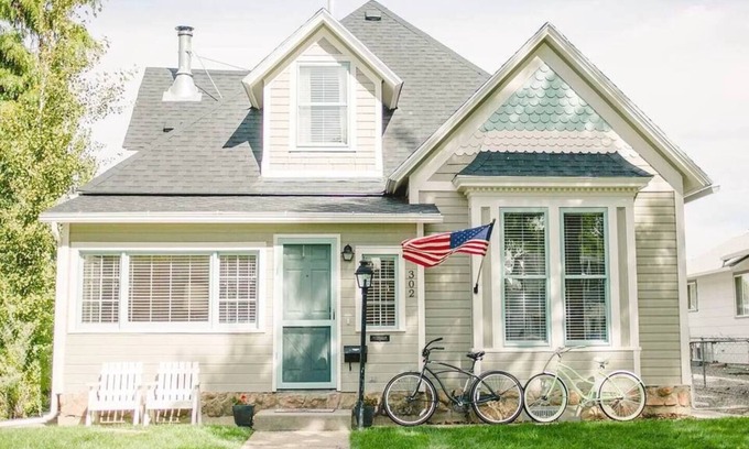 Grand Junction House | Spacious downtown Victorian ~ near CMU, Lunch Loop trails, Monument, walk to Main Street