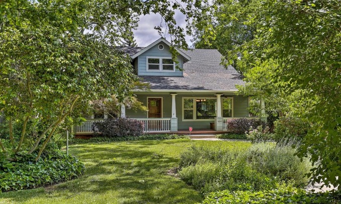 Chico House | Spacious Downtown Chico Home about Half Mile to CSU!
