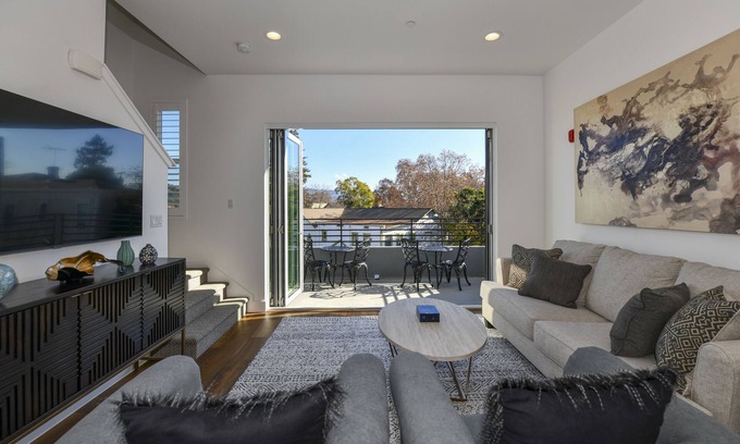 Downtown Napa Condo | Spacious Downtown Getaway - brand new perfectly located home steps to everything