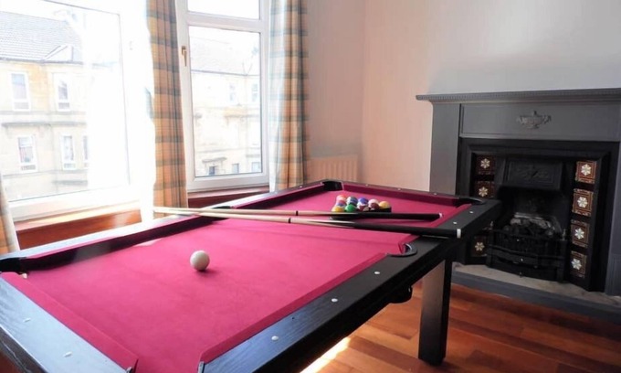 Paisley Apartment | Spacious, Duplex 4 Bed Apartment, Paisley - Near GLA Airport