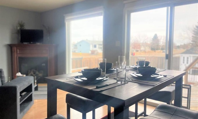 Camrose House | Spacious Duplex