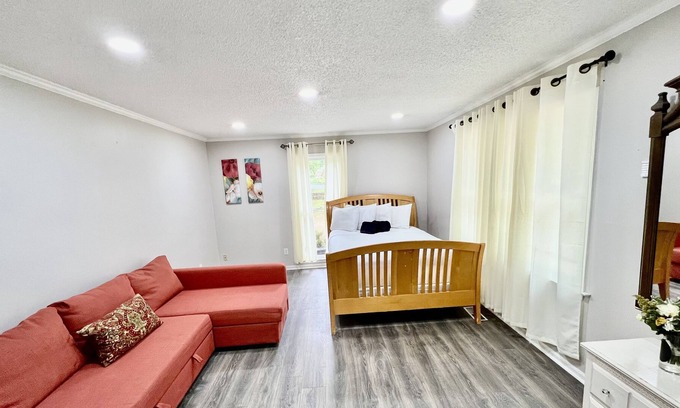 East Cobb House | Spacious East-Cobb Marietta Home-Sleeps-15 guest-15 Min to ATL-25 Min to Airport
