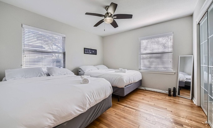 Dallas House | Spacious East Dallas Retreat - Pet Friendly!