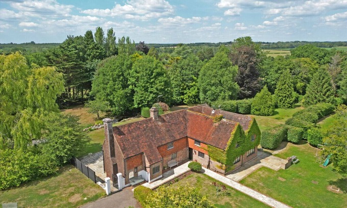 Upper Dicker House | Spacious East Sussex retreat with tennis court, hot tub, and room for 20