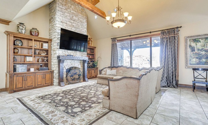 Edmond House | Spacious Edmond Vacation Rental w/Shared Pool!