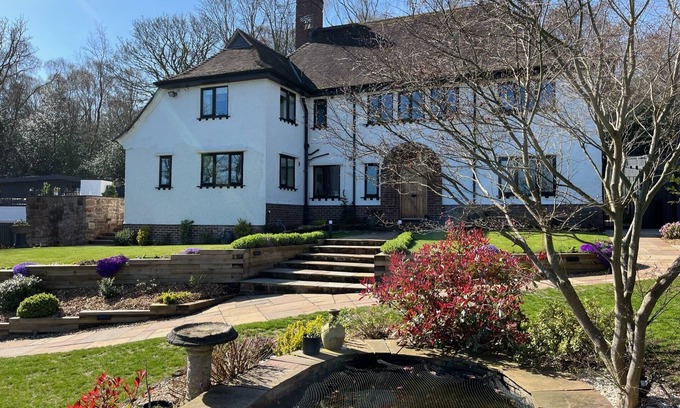 West Kirby House | Spacious & Elegant 6 Bedroom Period House in Caldy, Wirral.