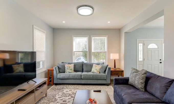 Catonsville House | Spacious Elegantly Furnished 4BR House in Great Location in Baltimore