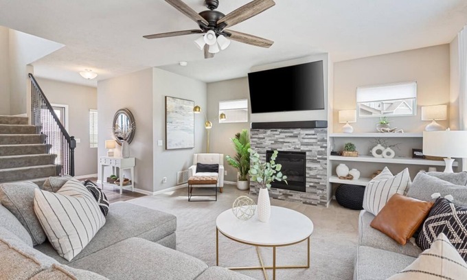 Omaha House | Spacious Elkhorn, West Omaha Home. Quiet and safe neighborhood. Newer Build