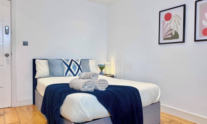 Barnhill Apartment | Spacious En-suite 30min to Central London