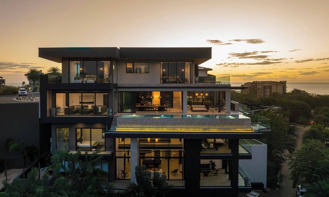 Tamarindo House | Spacious estate in enjoyable Playa Langosta with AC, fitness room, WiFi