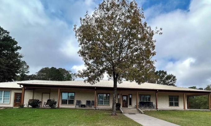 Conroe Apartment | Spacious estate with 2 homes