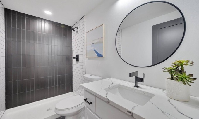 Southwest Hills House | Spacious estate with 4 bedrooms and WiFi, AC in cool Portland