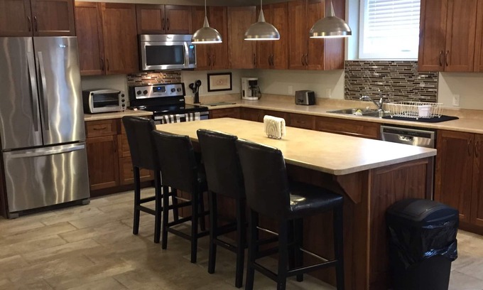 Thunder Bay House | Spacious Executive 3-bedroom townhouse