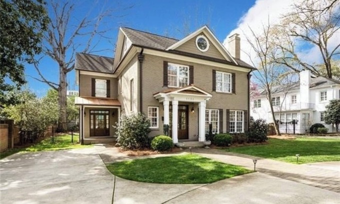 Myers Park House | Spacious Executive Home in Myers Park- Children’s Amenities- Huge Outdoor Space!