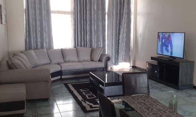 Bulawayo Apartment | Spacious Executive Holiday Apartment In Bulawayo