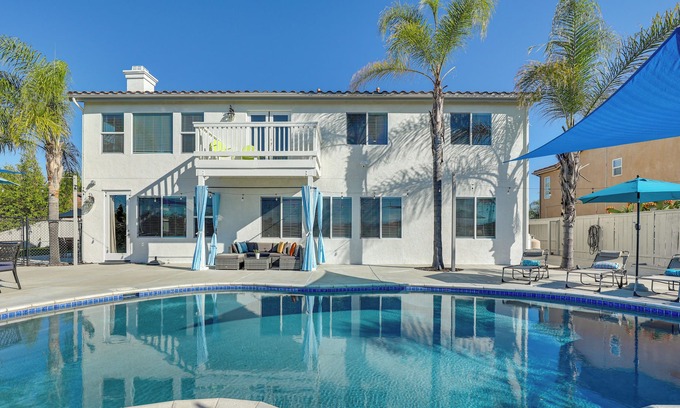 Fallbrook House | Spacious Fallbrook Home w/ Pool & Putting Green!