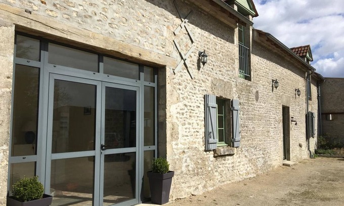 Prenouvellon Cottage | Spacious Family Cottage with Garden, Near Châteaudun & Talcy Castles