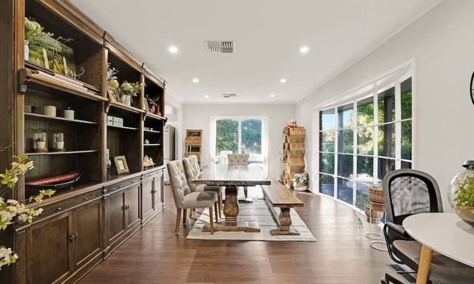 Wheelers Hill House | Spacious Family Home in the heart of Wheelers Hill