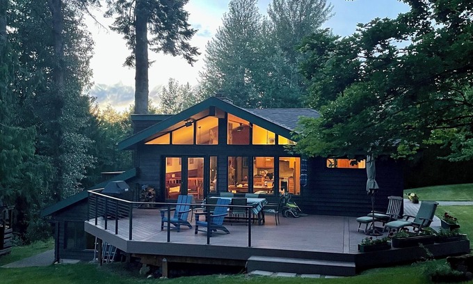 Parkdale Cabin | Spacious Family Cabin on tree lined property w/Mount Hood & Mount Adams views!