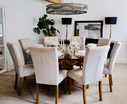 North Perrott House | Spacious Family Cottage Retreat