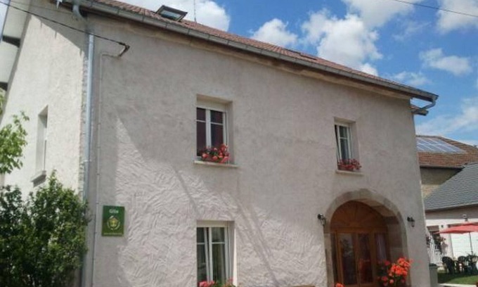 Briaucourt Cottage | Spacious family cottage with full amenities in Briaucourt