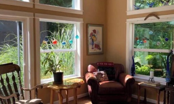 Yelm House | Spacious, family & dog friendly garden oasis home in Yelm, WA.
