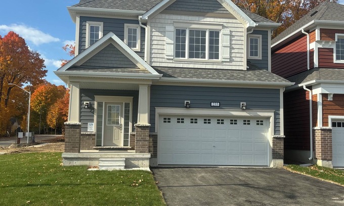 Gravenhurst House | Spacious Family-Friendly Bright New House