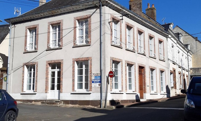 Sarge-sur-Braye Cottage | Spacious Family Gite in Perche Vendômois with Nature Trails & Nearby Castles