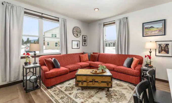 Priest River House | Spacious & family friendly retreat in newer townhome near town in Priest River