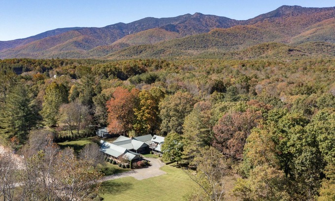 Burnsville Cabin | Spacious, Family Friendly, Luxury Hot Tub, Fireplaces, Theater Room, Pool Table
