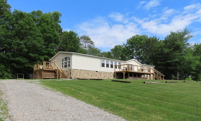 Dandridge House | Spacious family friendly home that is near Douglas Lake and pet friendly.