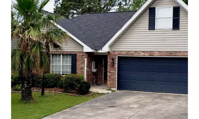 Thibodaux House | Spacious family friendly 3 bedroom 2 bath home