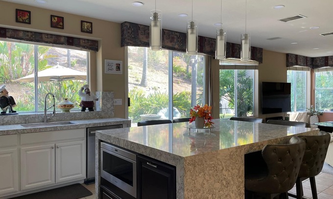 Evergreen House | Spacious family-friendly 4-bedroom house with WiFi and AC in charming San Jose