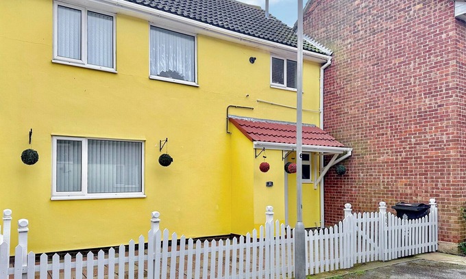 Clacton-on-Sea Cottage | Spacious family house close to beach and amenities.